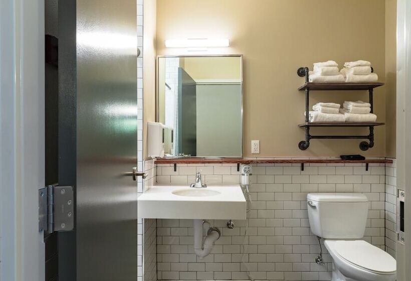 Hi New Orleans Hostel