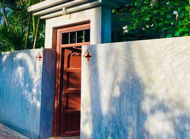 Pension (Hôtel basse catégorie) More Joy