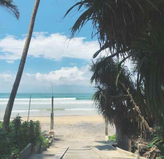 Pension (Hôtel basse catégorie) More Joy