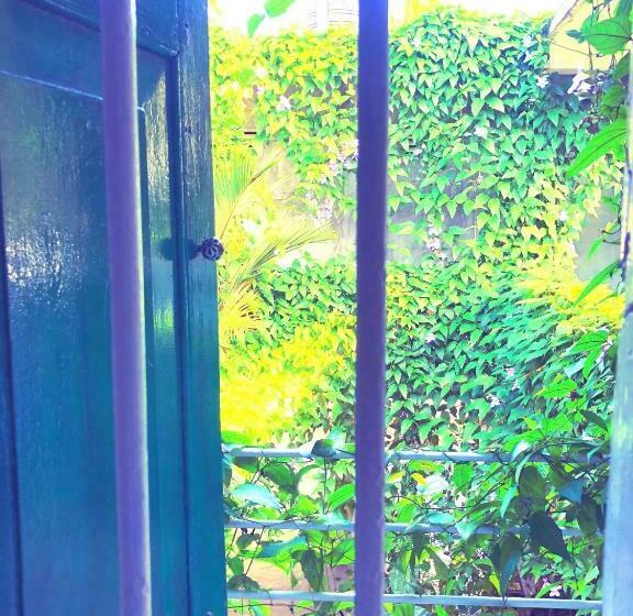 Pension (Hôtel basse catégorie) More Joy