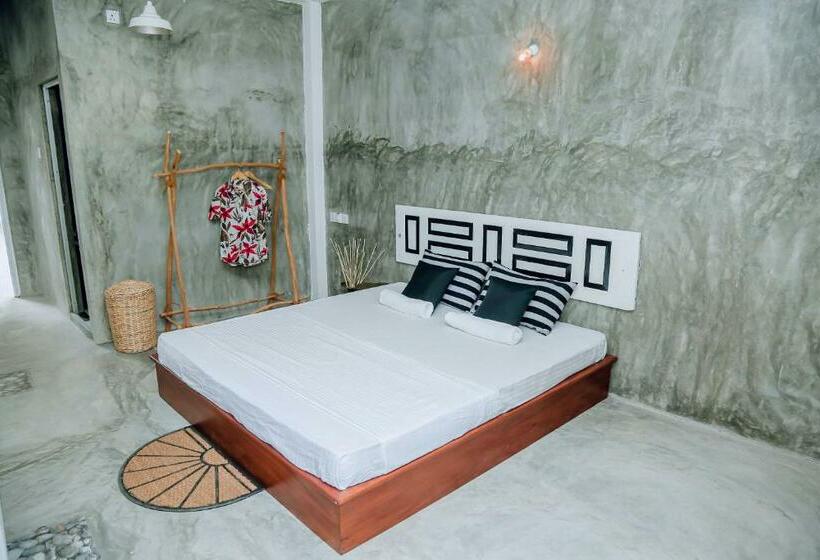 Pension (Hôtel basse catégorie) More Joy