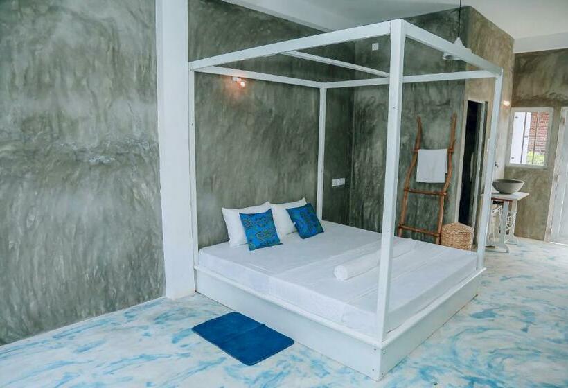 Pension (Hôtel basse catégorie) More Joy