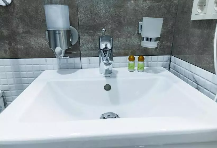 هاستل Mini Hotel Barvy Lvova On Horodotska St