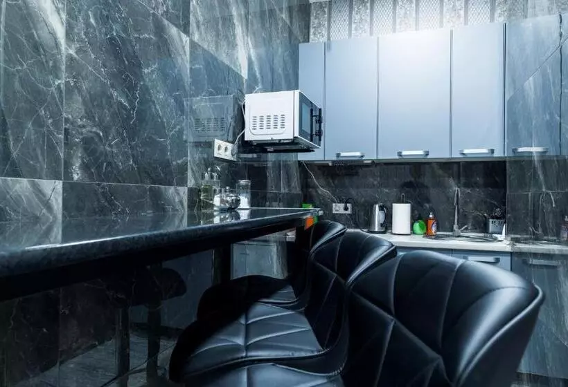 هاستل Mini Hotel Barvy Lvova On Horodotska St