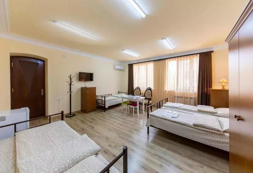 هاستل Tatev Hotel And Tours