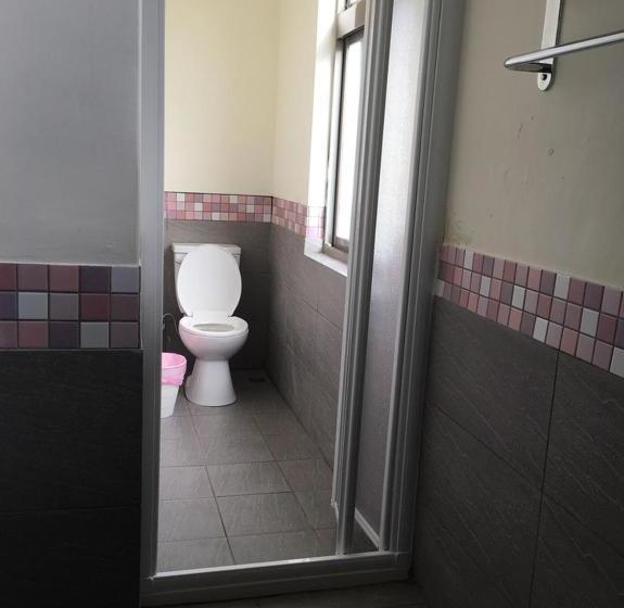 Bed and Breakfast 3 Feet Cat