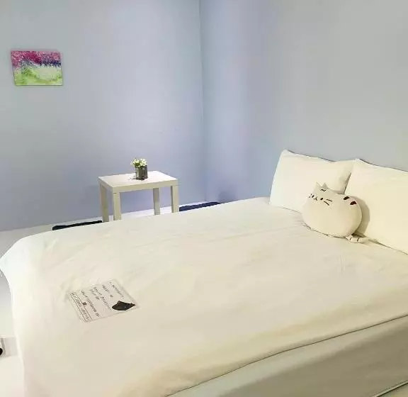 تختخواب و صبحانه 3 Feet Cat