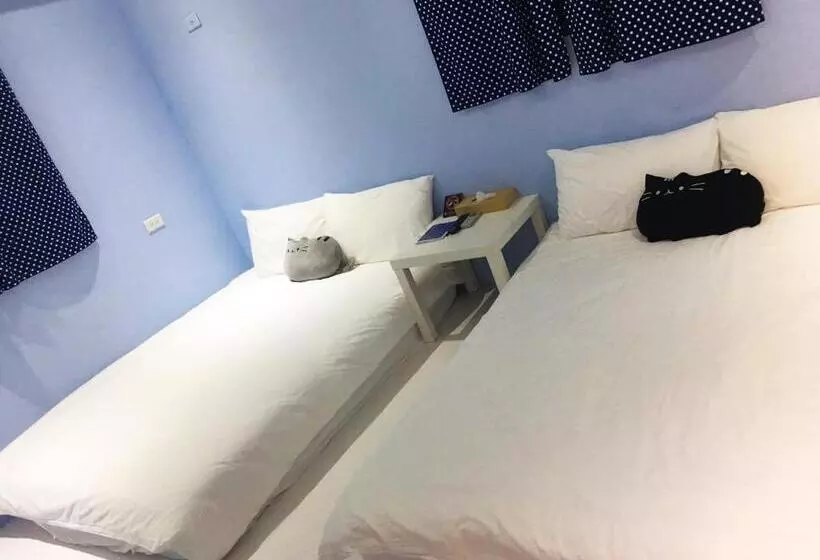 تختخواب و صبحانه 3 Feet Cat