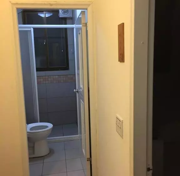 تختخواب و صبحانه 3 Feet Cat