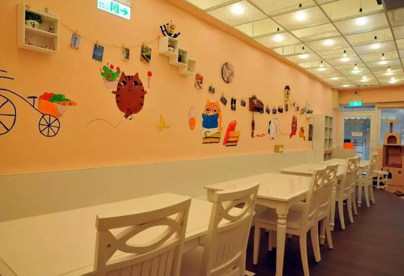 تختخواب و صبحانه 3 Feet Cat