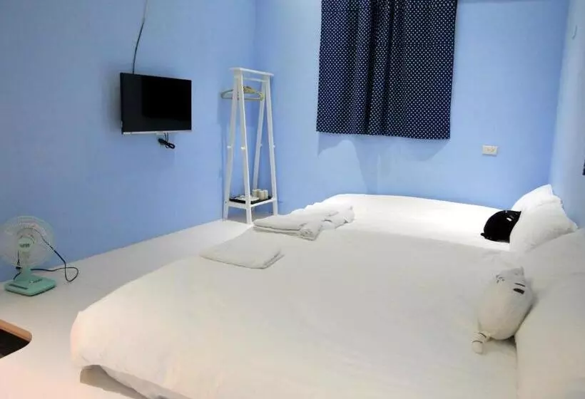 تختخواب و صبحانه 3 Feet Cat