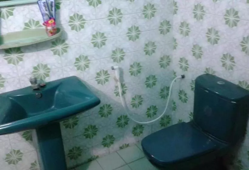 تختخواب و صبحانه Flower Inn