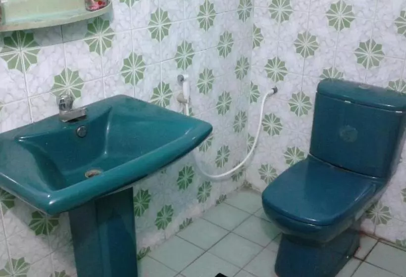 تختخواب و صبحانه Flower Inn