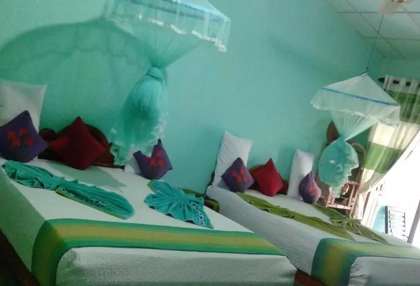 تختخواب و صبحانه Flower Inn