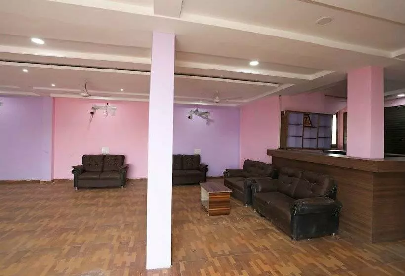 ホテル Oyo 19858 Kanha Palace