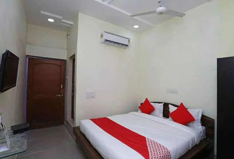 ホテル Oyo 19858 Kanha Palace
