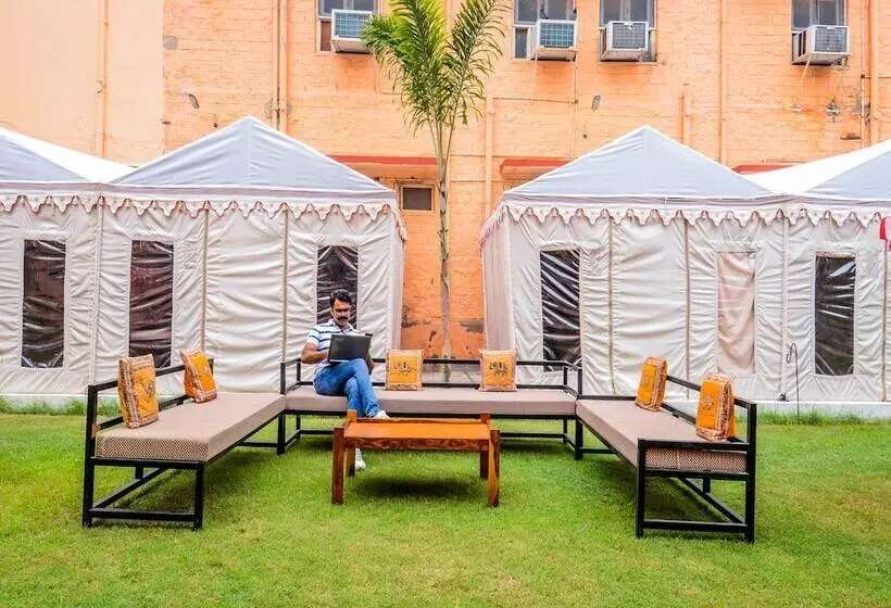 Oyo 18825 Hotel Akshey