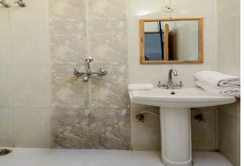 Oyo 18825 Hotel Akshey