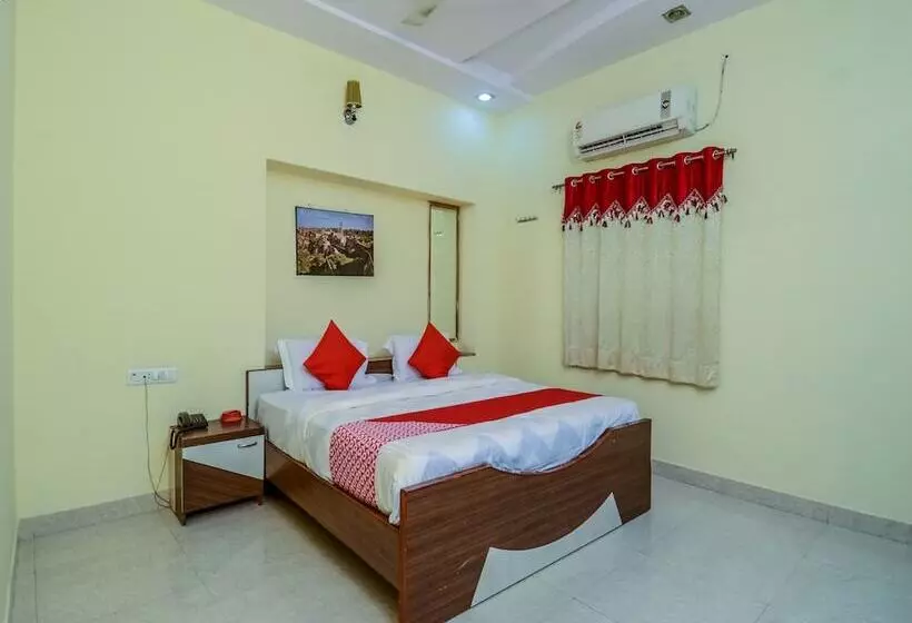 Oyo 18825 Hotel Akshey