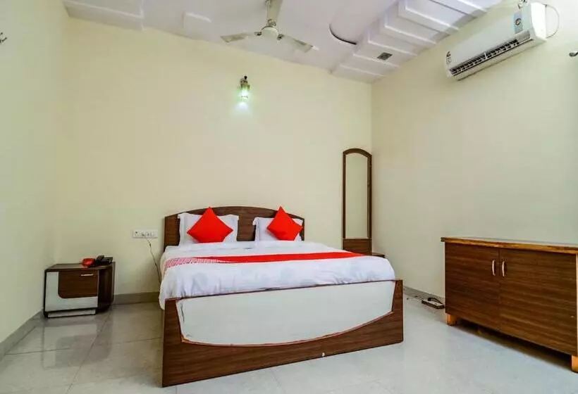 Oyo 18825 Hotel Akshey