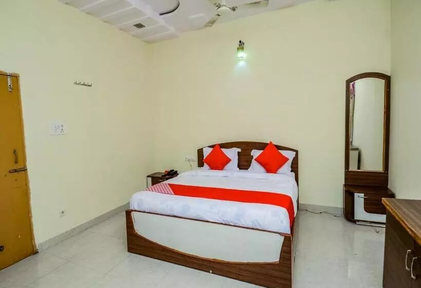 Oyo 18825 Hotel Akshey