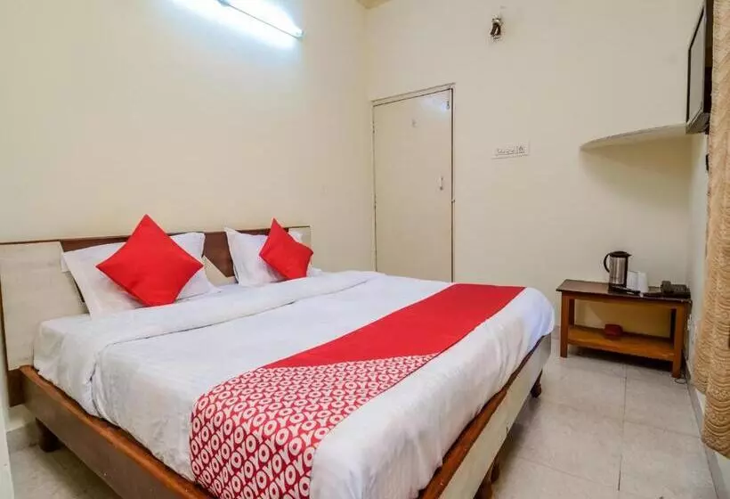 Oyo 18825 Hotel Akshey