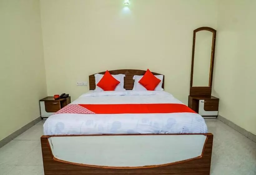 Oyo 18825 Hotel Akshey