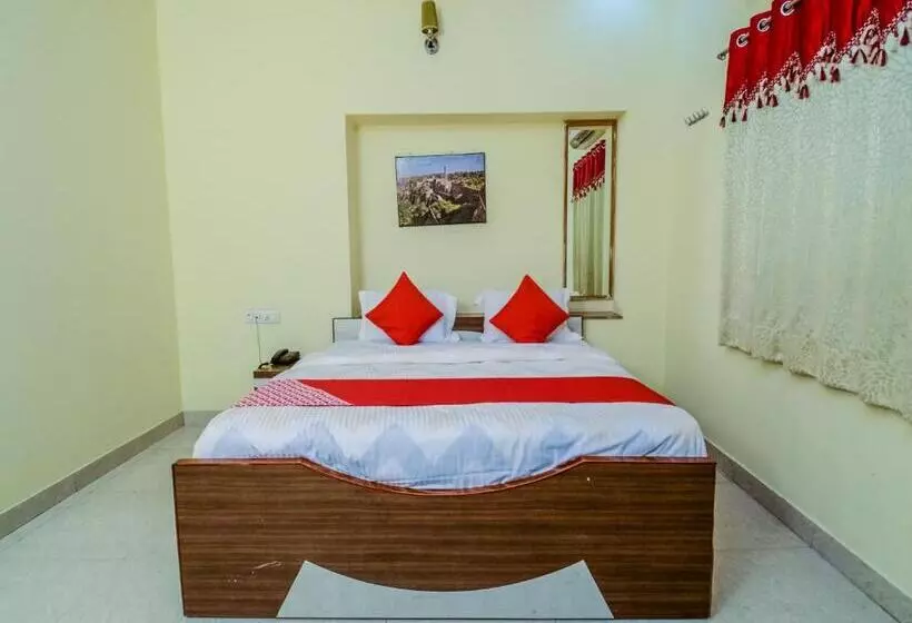Oyo 18825 Hotel Akshey