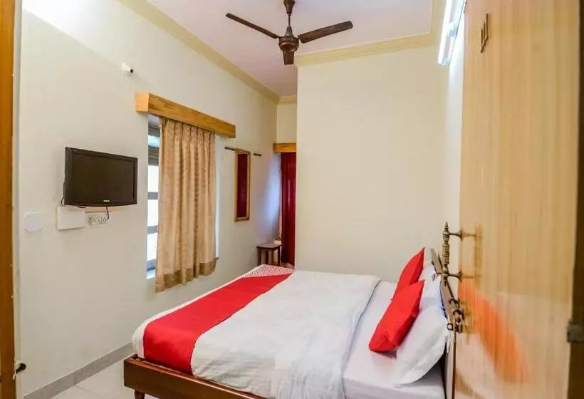 Oyo 18825 Hotel Akshey