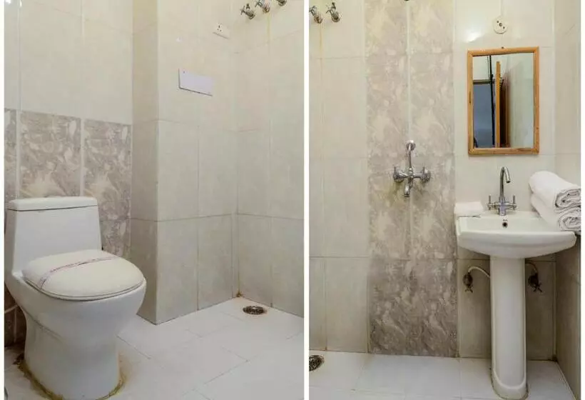 Oyo 18825 Hotel Akshey