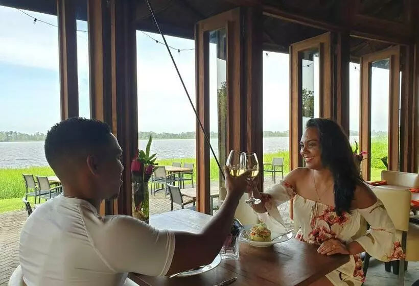 هتل Houttuyn Wellness River Resort