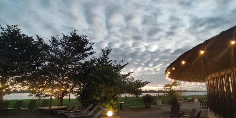 هتل Houttuyn Wellness River Resort