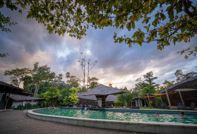 هتل Houttuyn Wellness River Resort