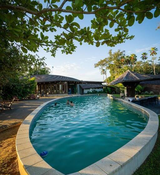 هتل Houttuyn Wellness River Resort