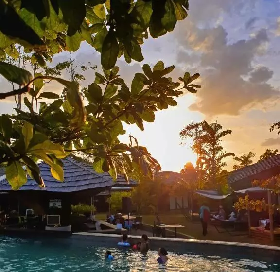 هتل Houttuyn Wellness River Resort