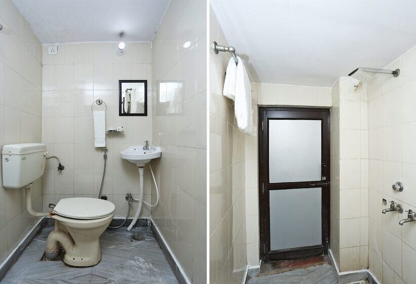 בית מלון כפרי Oyo 22418 Frank Rooms