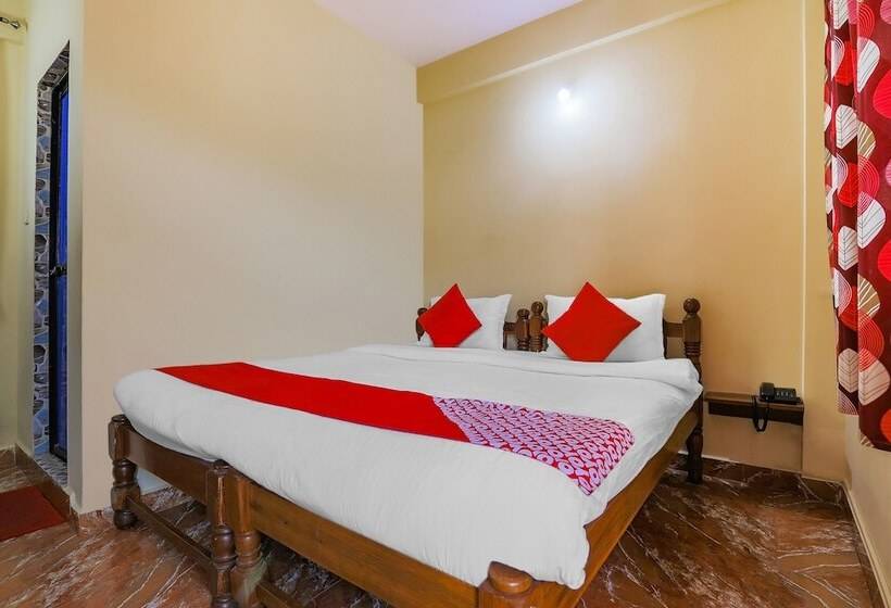 בית מלון כפרי Oyo 22418 Frank Rooms