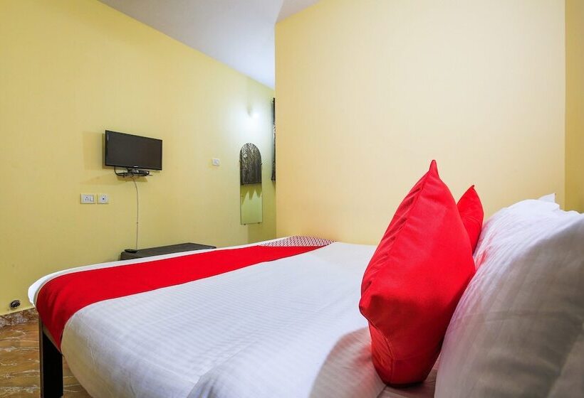 בית מלון כפרי Oyo 22418 Frank Rooms