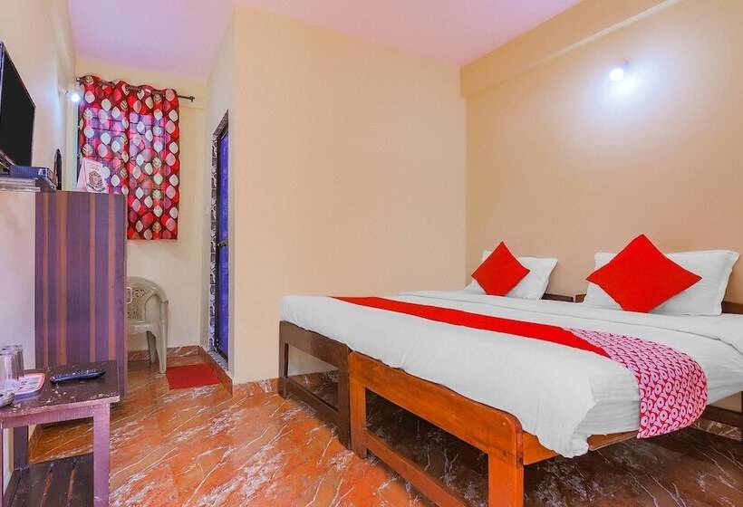 בית מלון כפרי Oyo 22418 Frank Rooms