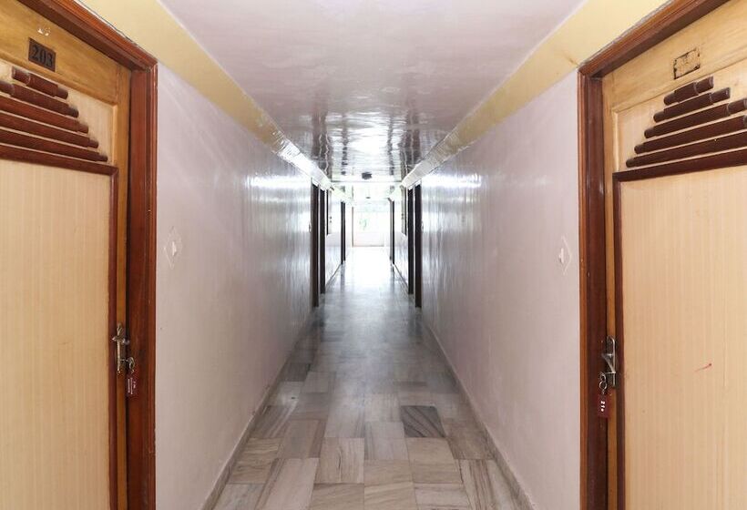 Oyo 16112 Hotel Uruvela International