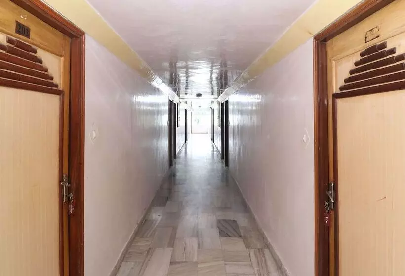 Oyo 16112 Hotel Uruvela International