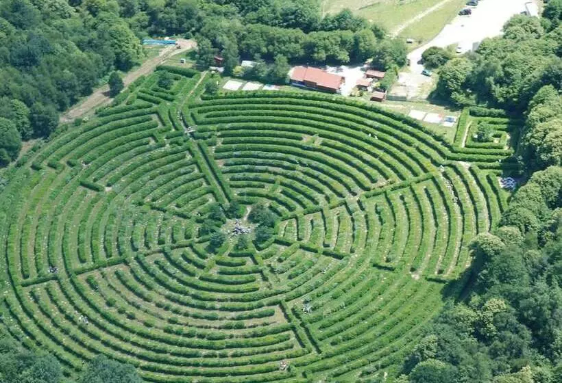 ホテル Hôtel Le Pommeil