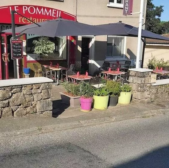 ホテル Hôtel Le Pommeil