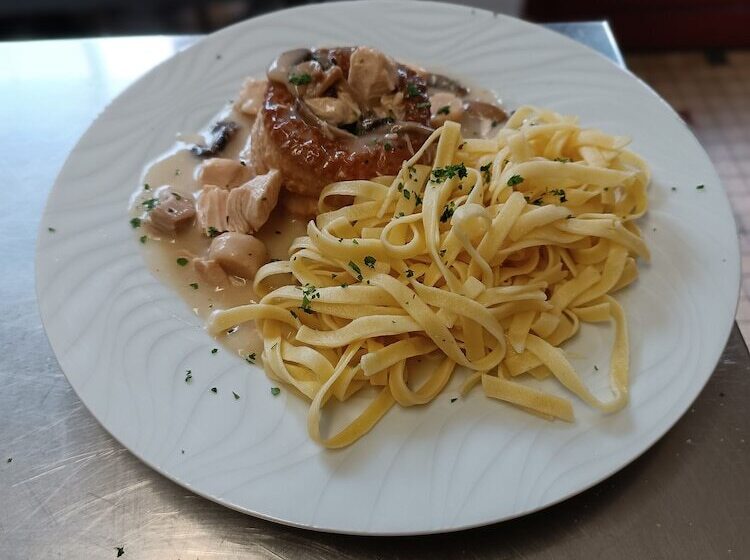 فندق Hôtel Le Pommeil