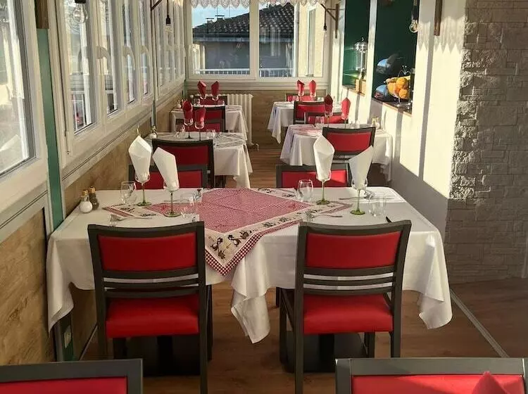 ホテル Hôtel Le Pommeil