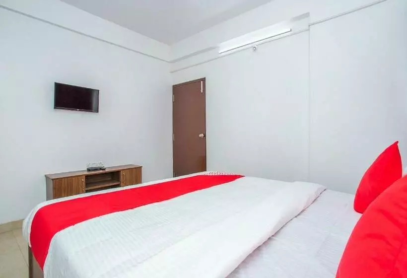Hotelli Oyo 18718 Pavitra Delux