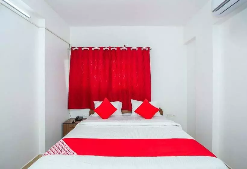 Hotelli Oyo 18718 Pavitra Delux