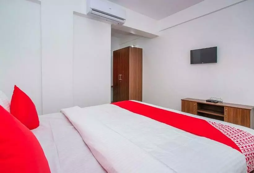 Hotelli Oyo 18718 Pavitra Delux