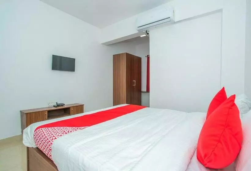Hotelli Oyo 18718 Pavitra Delux