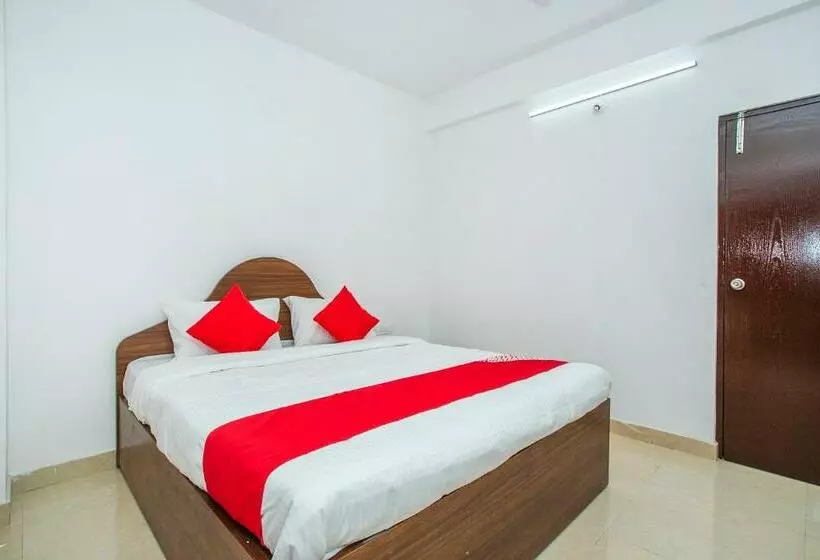 Hotelli Oyo 18718 Pavitra Delux